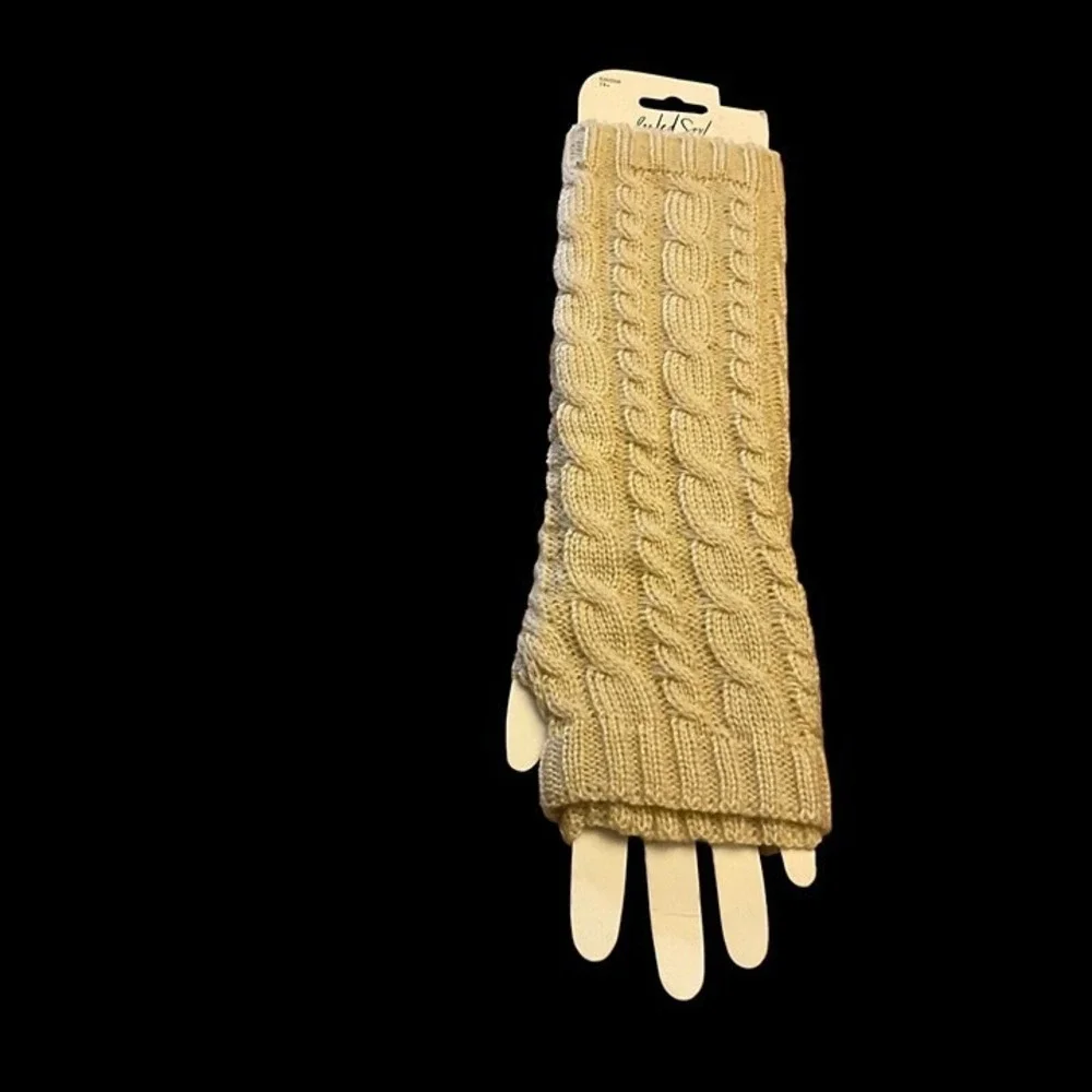 Rooted Soul Fingerless Gloves 5202056‎ Beige 12